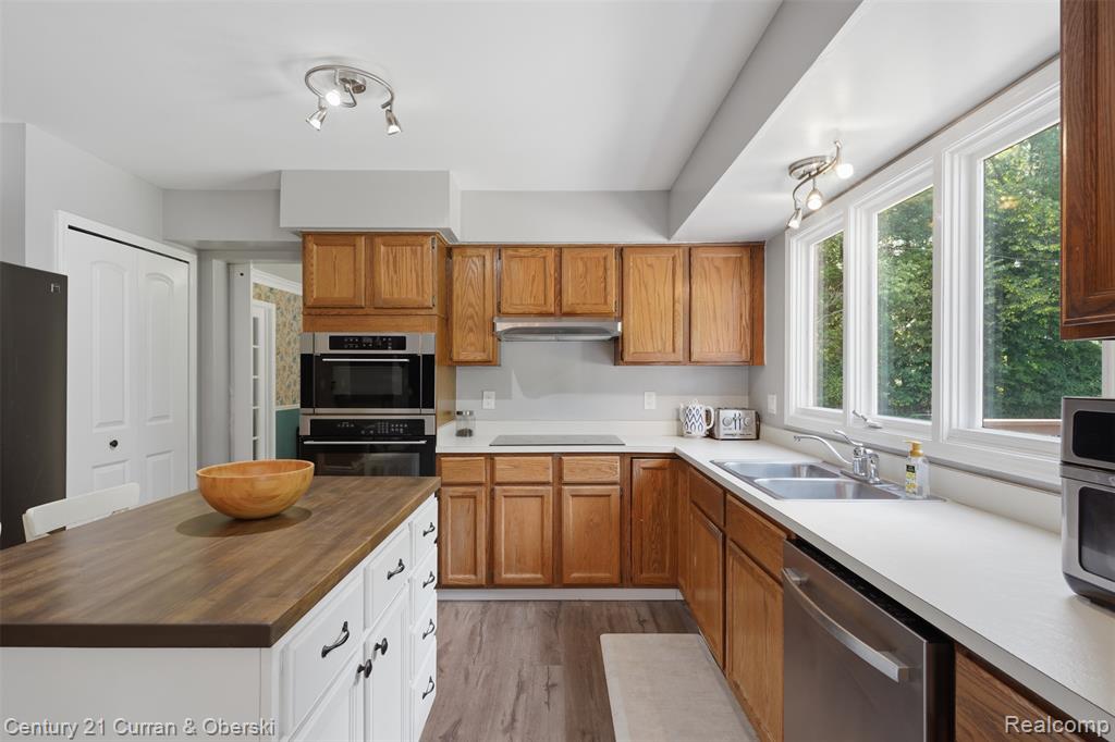 47008 Cider Mill Drive, Novi, MI — Photo 17
