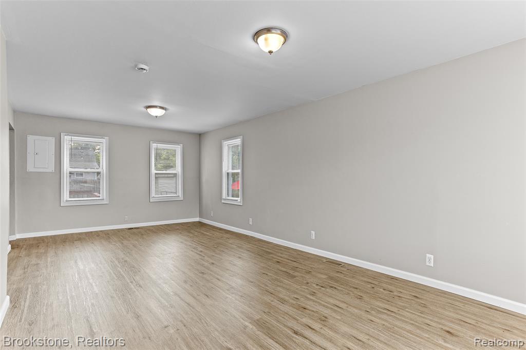 7524 Toepfer Road, Warren, MI 48091 — Photo 6