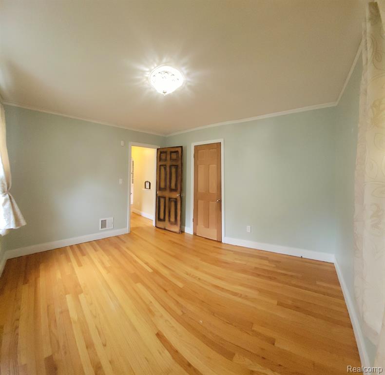 581 ANTOINE Street, Wyandotte, MI 48192 — Photo 30