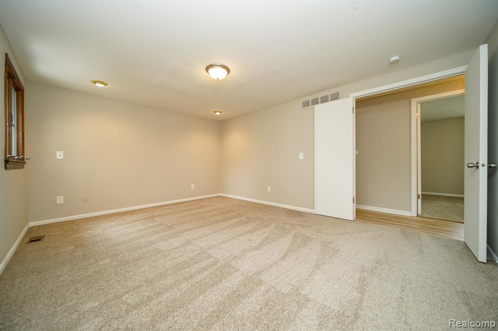 51784 Julies Drive, Clinton Twp, MI 48047 — Photo 47