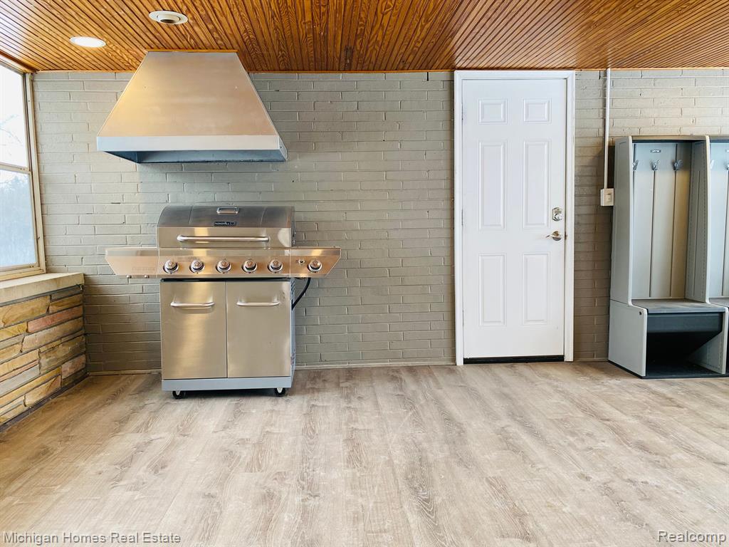 8089 N HOLLY Road, Grand Blanc, MI 48439 — Photo 22