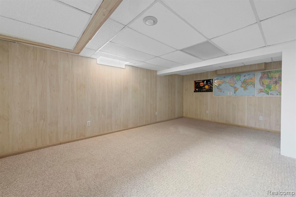 20085 Wedgewood Drive, Grosse Pointe Woods, MI 48236 — Photo 29