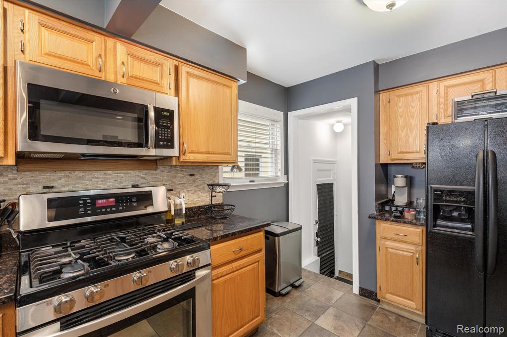 820 N BLAIR Avenue, Royal Oak, MI 48067 — Photo 15