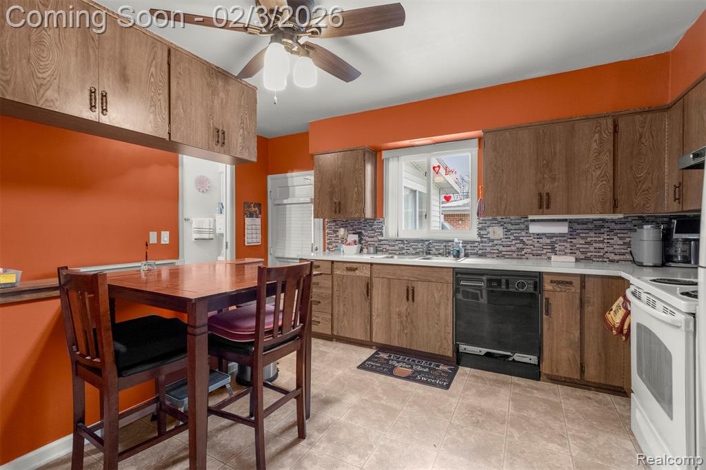 8512 Norborne Avenue, Dearborn Heights, MI 48127 — Photo 10