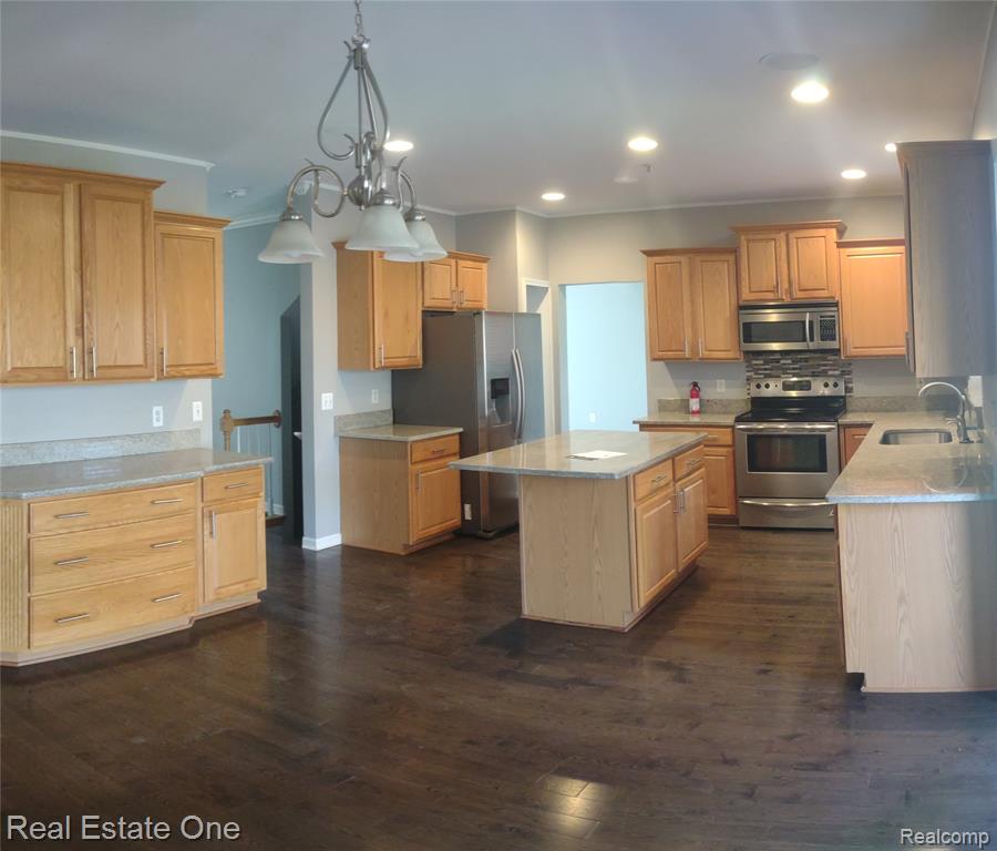 743 Aaron Drive, Highland, MI — Photo 12