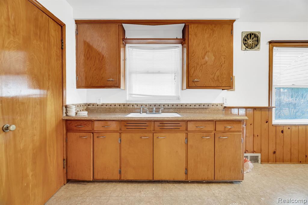 8227 Bingham Street, Detroit, MI 48228 — Photo 10