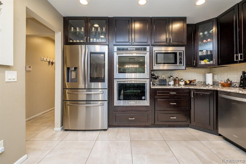 41924 ALDEN Drive, Clinton Twp, MI 48038 — Photo 17