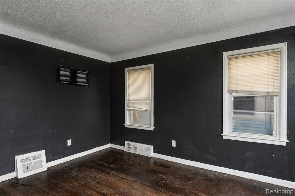18565 Vaughan Street - Photo 5