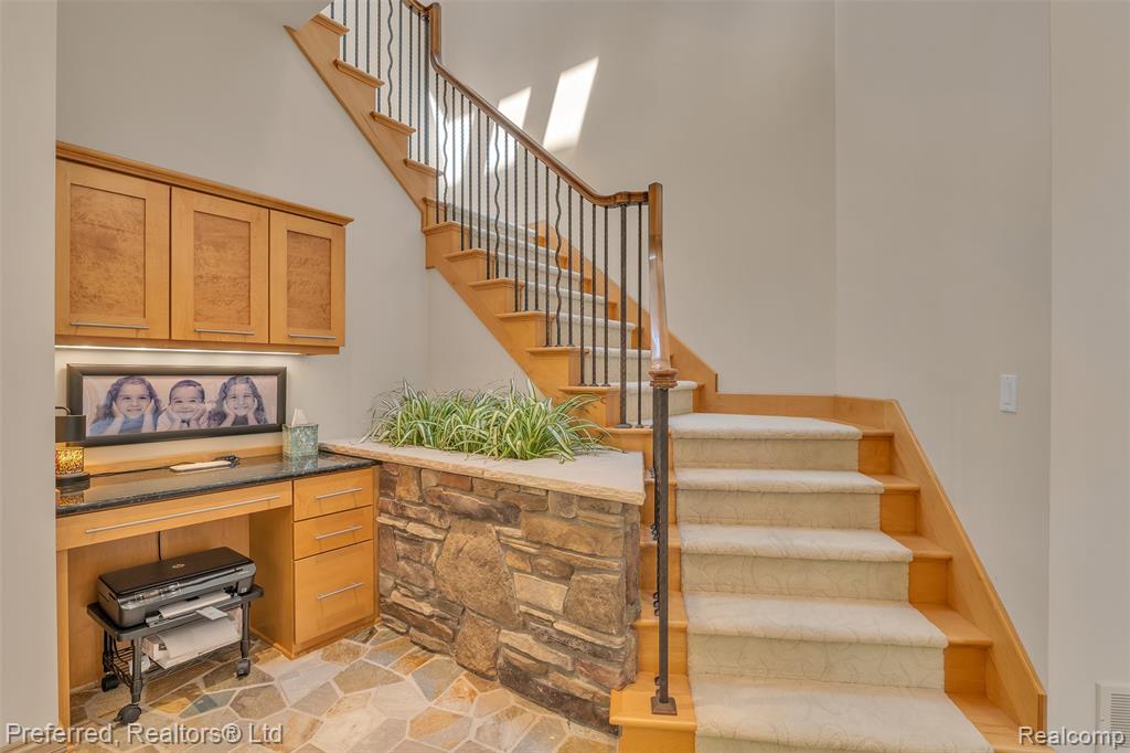 12196 Woodline Drive, Fenton, MI 48430 — Photo 29