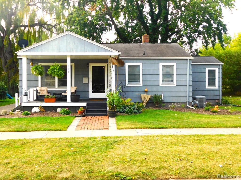 825 Pettibone Avenue, Flint, MI 48507 — front exterior