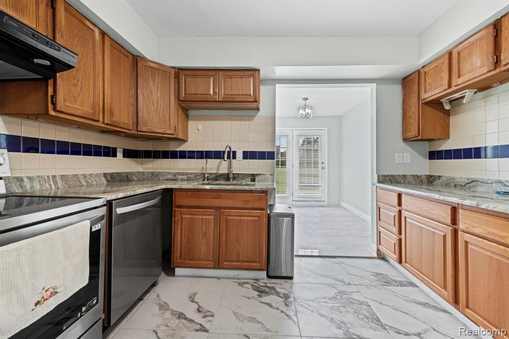 4165 Crooks Road, Troy, MI 48098 — Photo 14
