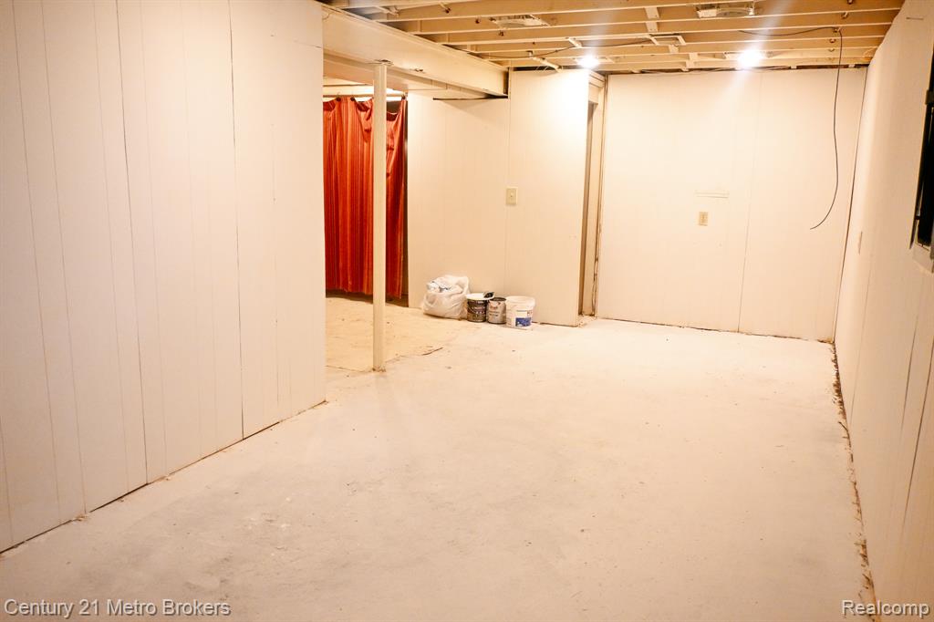 433 Dutch Mill Drive, Flushing, MI 48433 — Photo 24