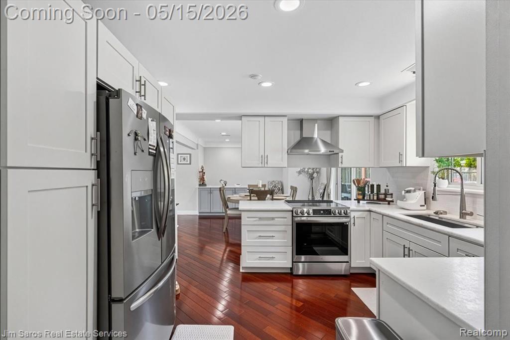 1024 Blairmoor Court, Grosse Pointe Woods, MI 48236 — Photo 11