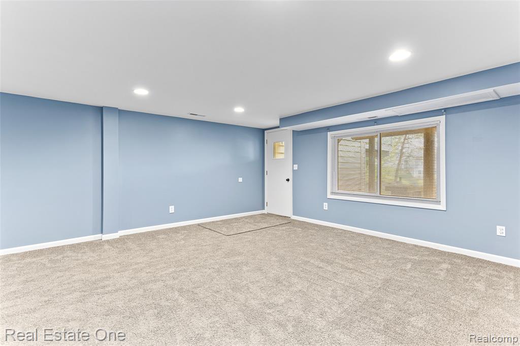 2509 Golden Shores Drive, Fenton, MI 48430 — Photo 20