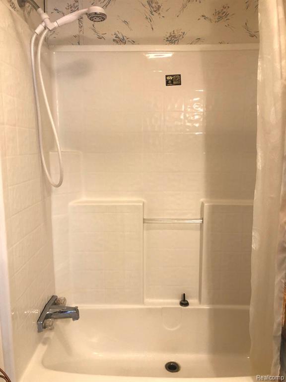 616 Holly Court, Jonesville, MI 49250 — Photo 9