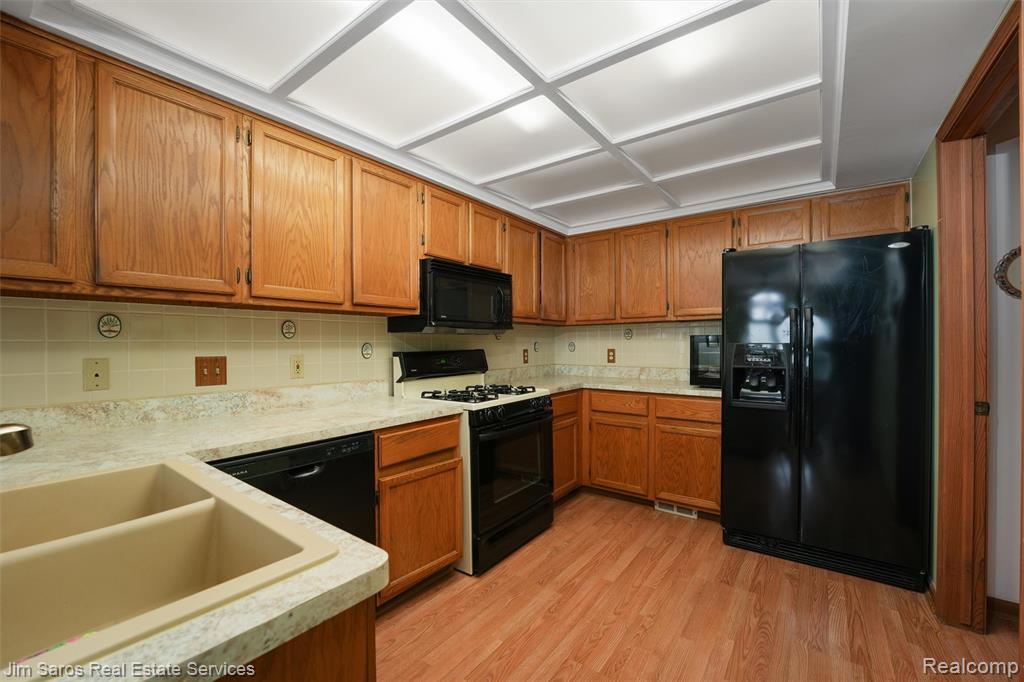 42572 Schienle Lane, Clinton Twp, MI 48038 — Photo 2