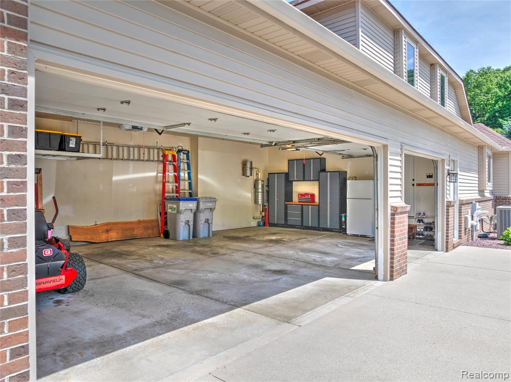6541 E Ridge Court, Brighton, MI 48116 — Photo 44