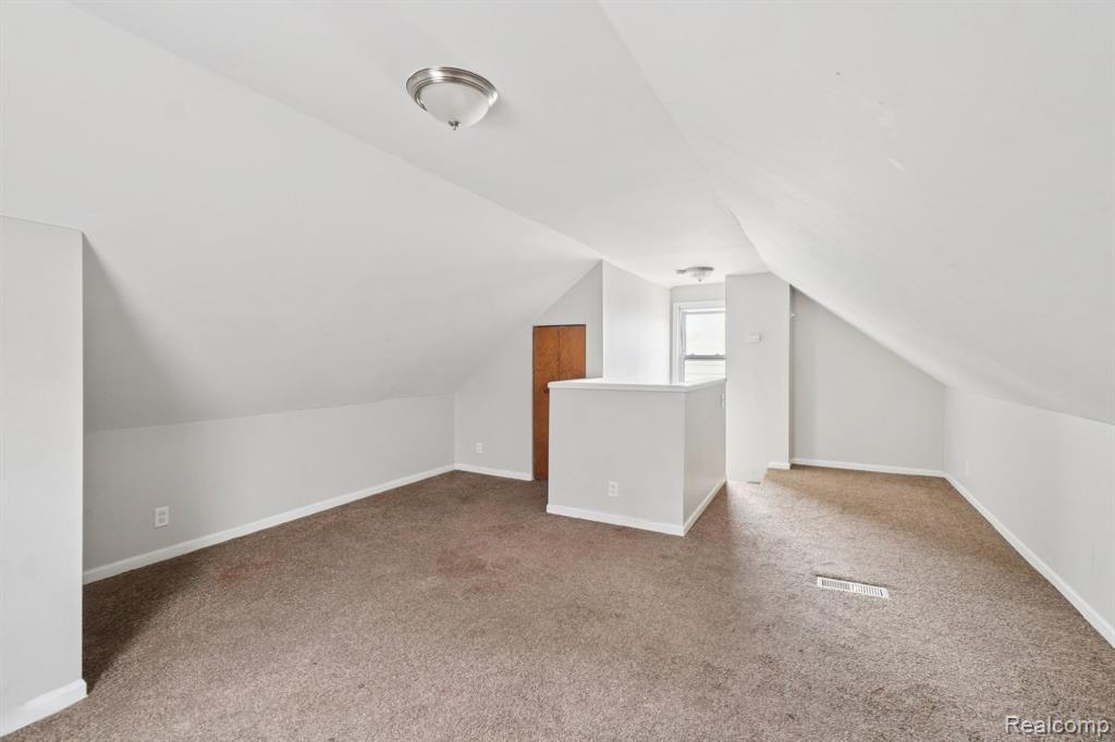 19717 Kenosha Street, Harper Woods, MI 48225 — Photo 23