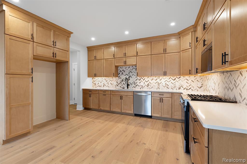 412 S Center Street, Northville, MI 48167 — Photo 12