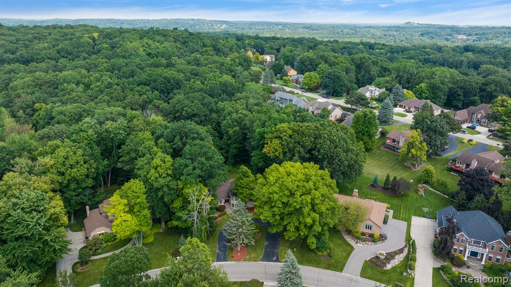 8398 ELKRUN Drive, Clarkston, MI 48348 — Photo 58