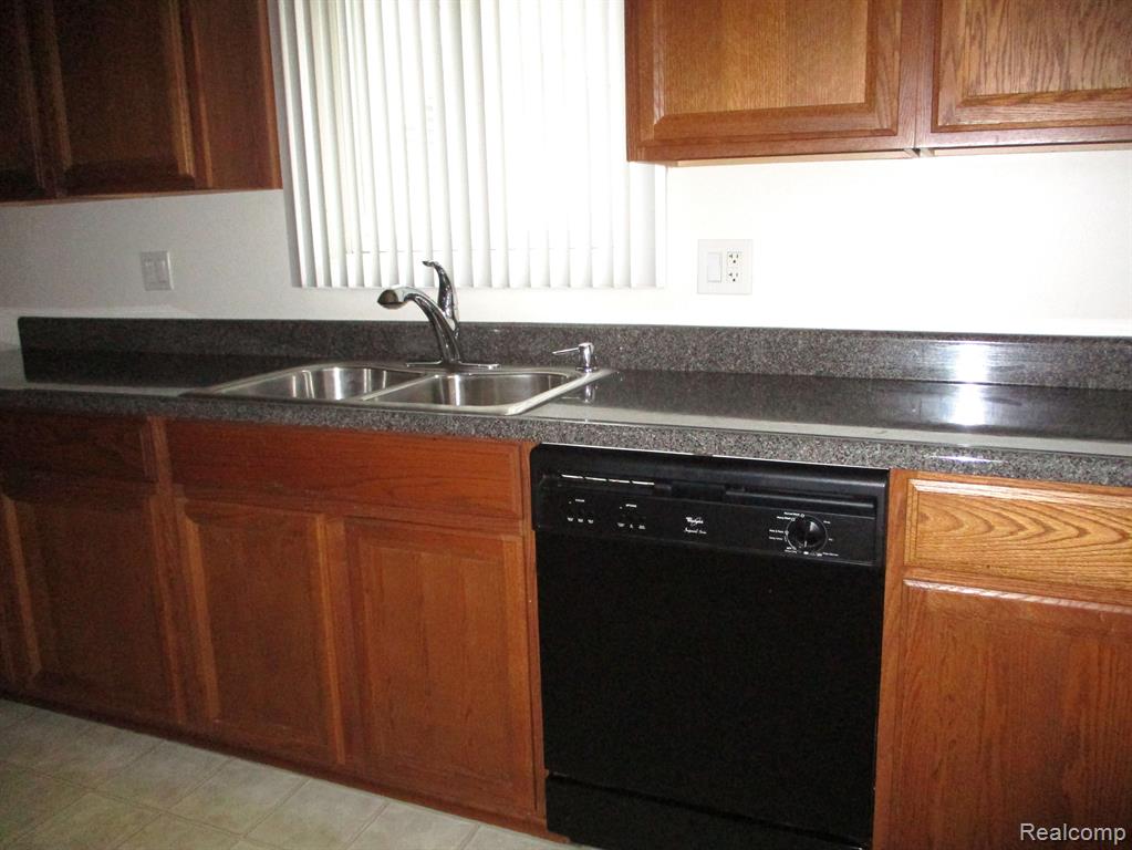 831 CARDWELL Street, Garden City, MI — Photo 7