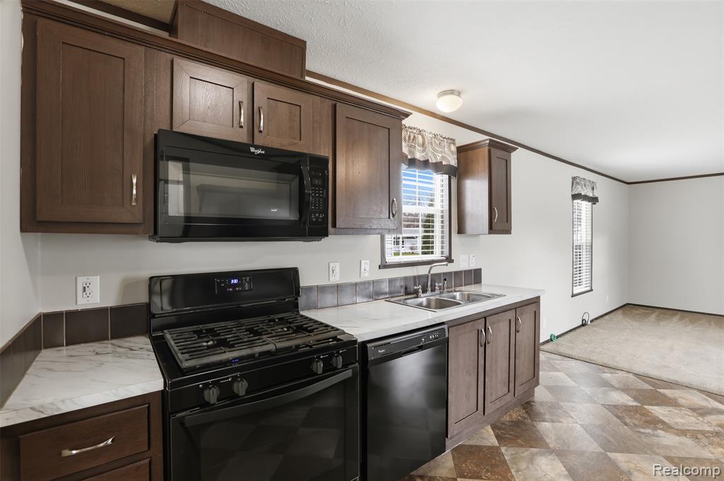 807 Swan Street, Rochester Hills, MI 48309 — Photo 10