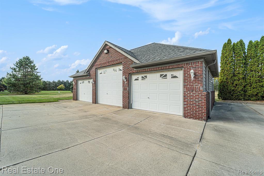18501 Henry Court, Washington, MI — Photo 4