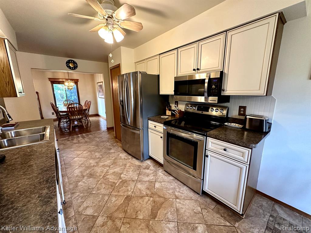 24297 Simmons Drive, Novi, MI — Photo 16