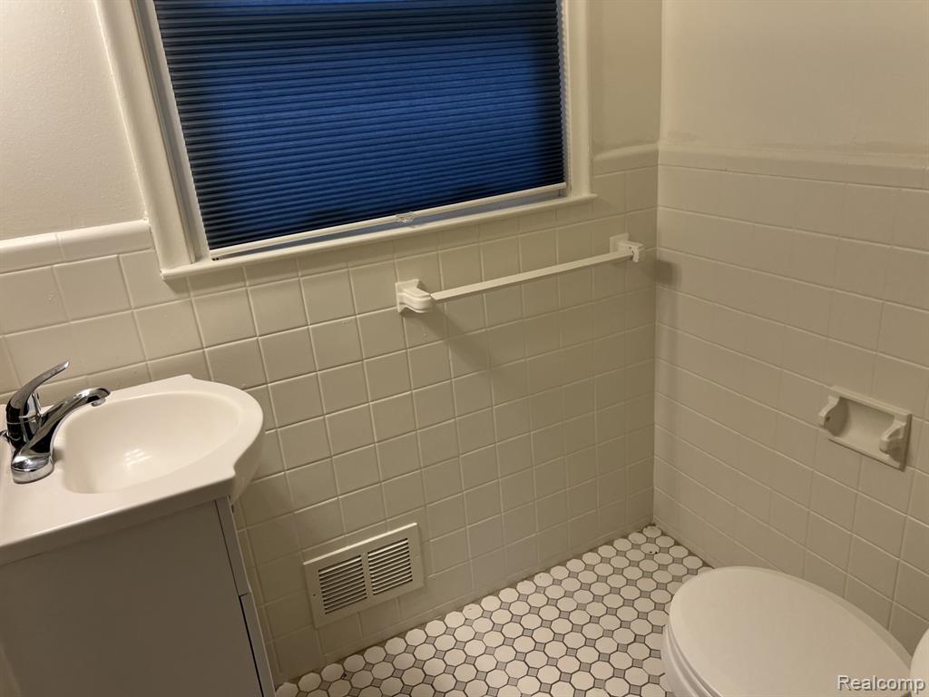 51815 8 Mile Road, Salem, MI 48167 — Photo 18