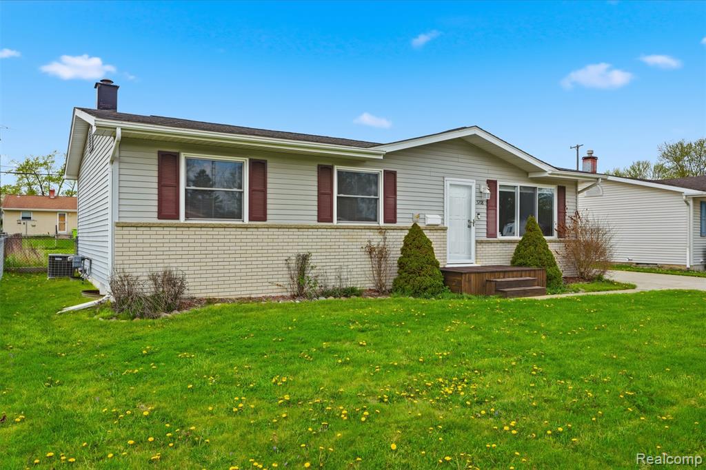 5208 Don Shenk Drive, Swartz Creek, MI 48473 — Photo 3