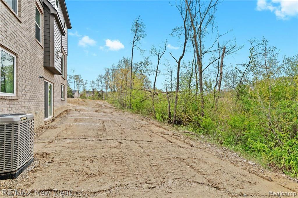 7833 Trailside Court, West Bloomfield, MI 48323 — Photo 38