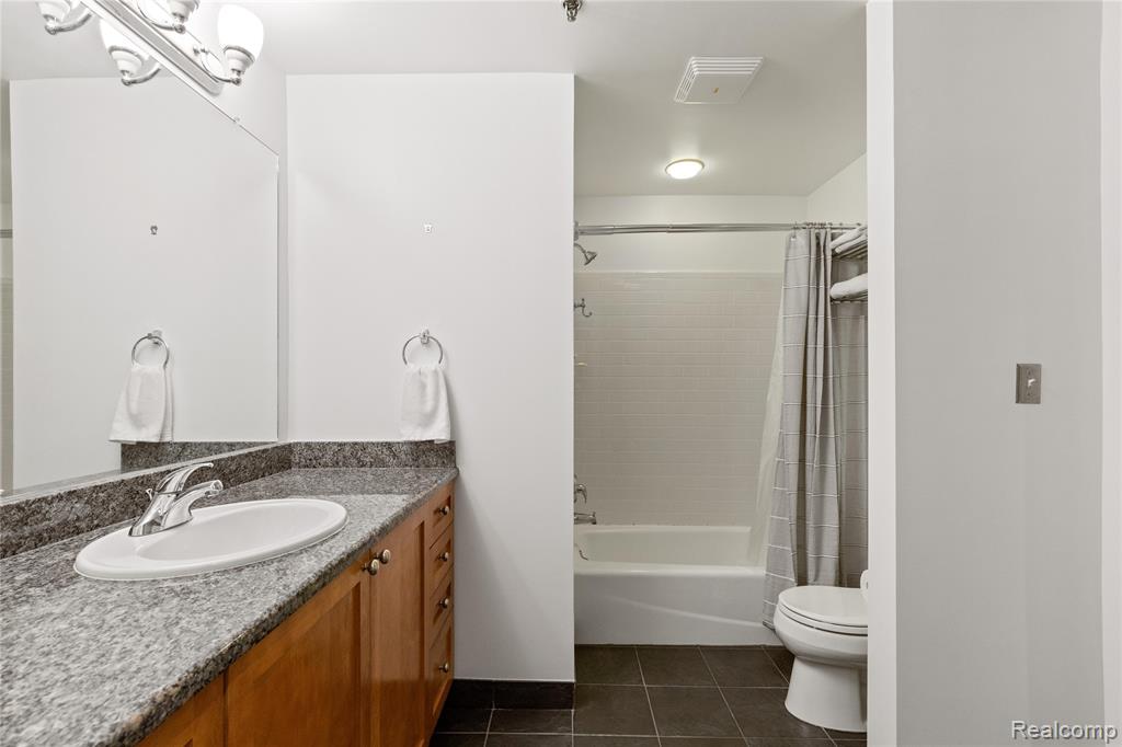 200 River Place Drive, 15, Detroit, MI 48207 — Photo 24