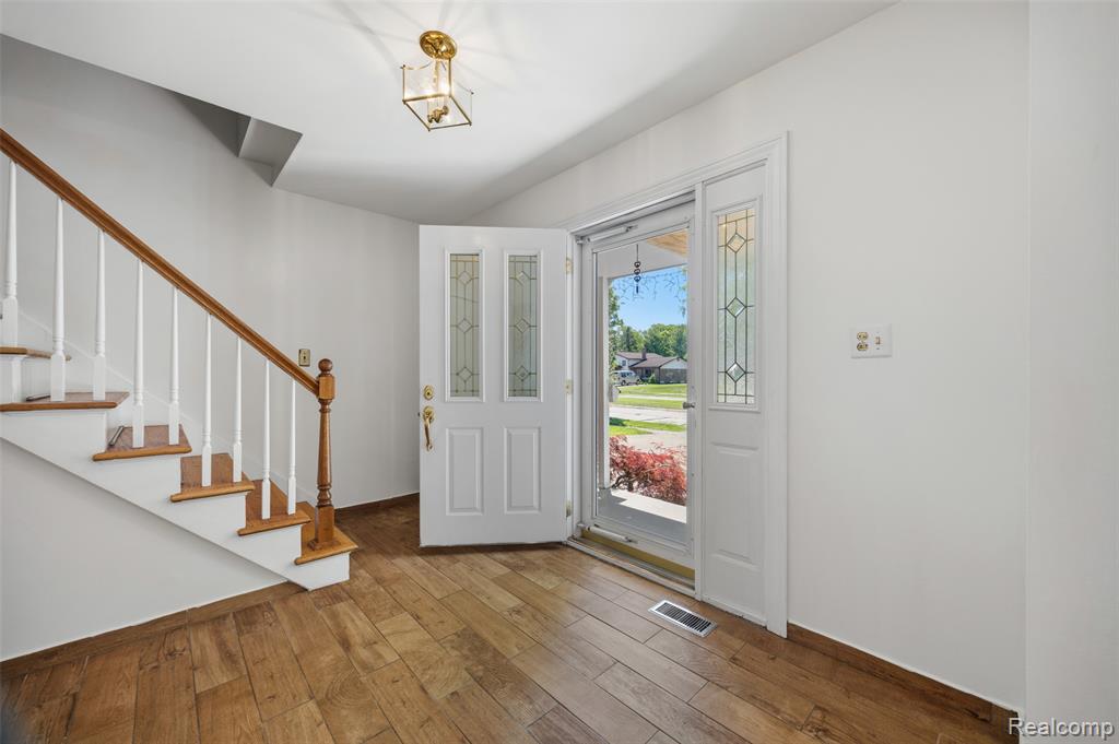 14018 Greentrees Street, Riverview, MI 48193 — Photo 9