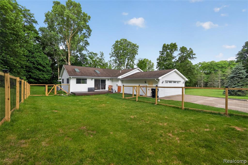 8655 Joey Drive, Pinckney, MI 48169 — Photo 46