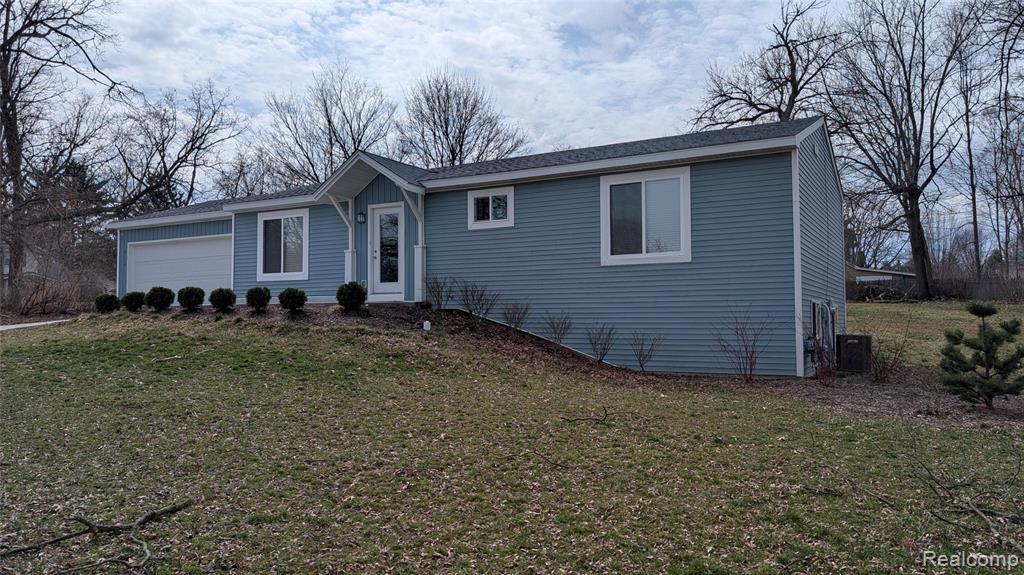 6112 Andersonville Road, Waterford, MI 48329 — Photo 2