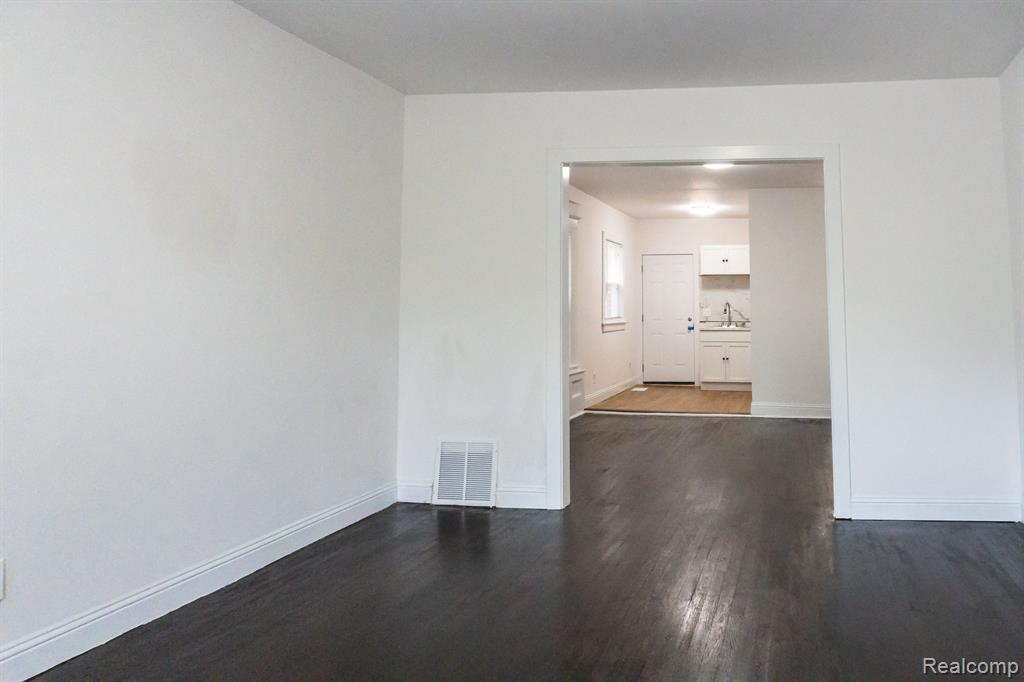 3927 SAINT CLAIR Street, Detroit, MI 48214 — Photo 24