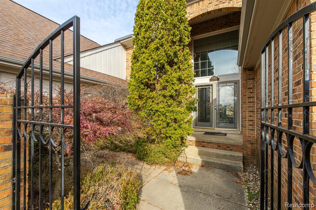 6351 Cherry Tree Court, Rochester Hills, MI 48306 — Photo 4