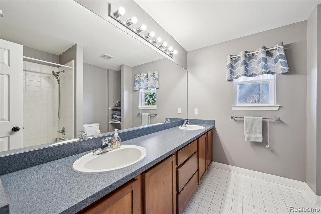 707 BAY POINTE Drive, Oxford, MI 48371 — Photo 32