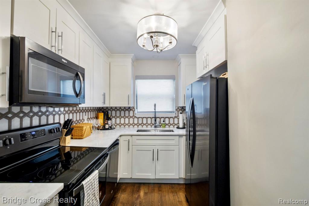 24877 Auburn Lane, Southfield, MI 48033 — Photo 11