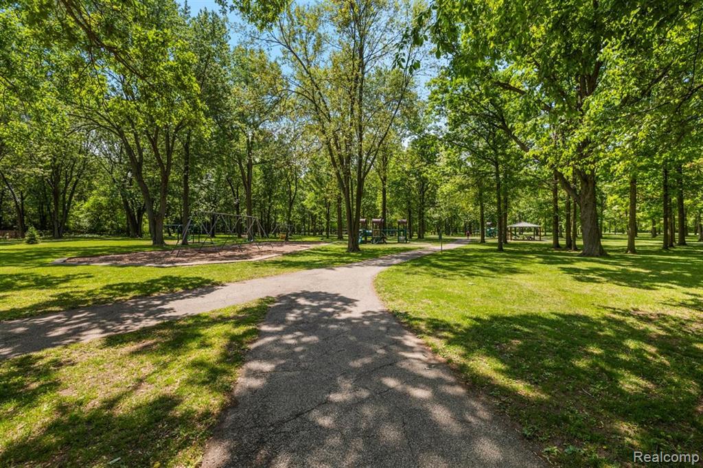 433 CHERRY Drive, Troy, MI 48083 — Photo 30