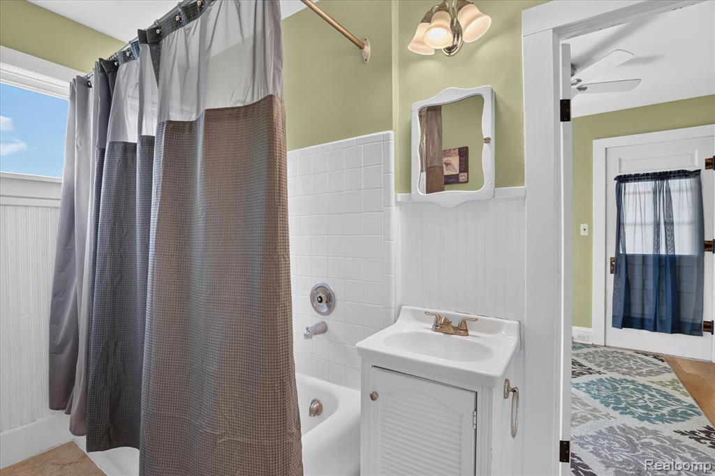410 S Center Street, Howell, MI 48843 — Photo 17