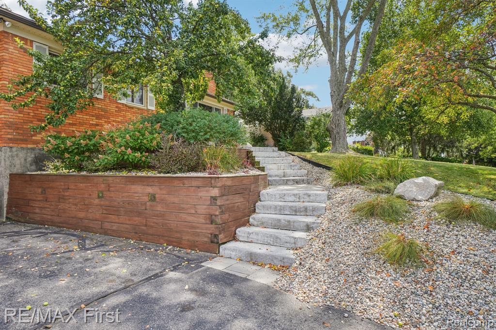 6024 Overlook, Clarkston, MI — Photo 3