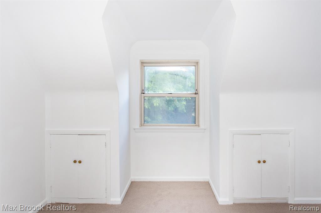 25830 Berkley Avenue, Huntington Woods, MI — Photo 21