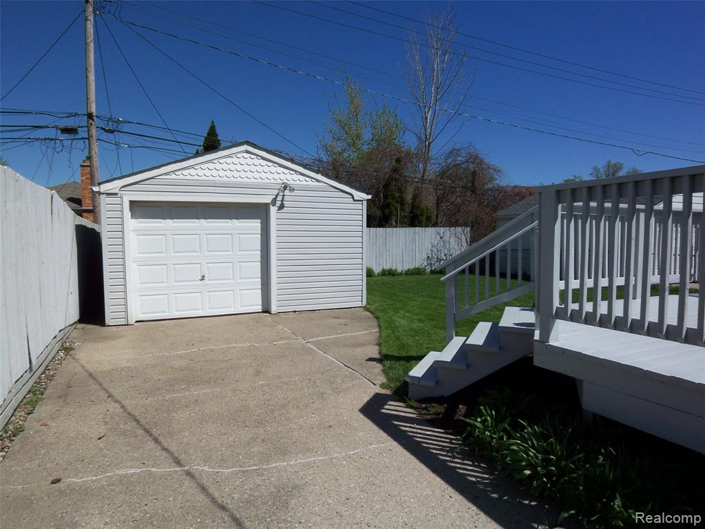 8269 Sterling, Center Line, MI 48015 — Photo 40