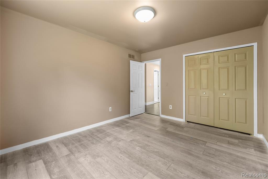 7386 Woodlore Drive, West Bloomfield, MI 48323 — Photo 27