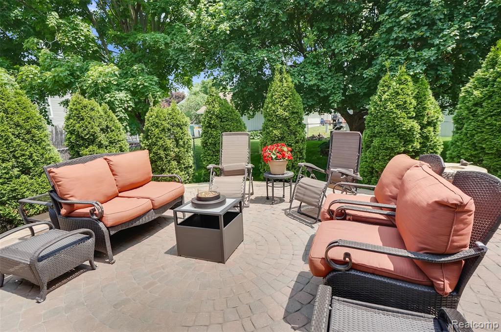 54286 Bradshaw Drive, New Baltimore, MI 48047 — Photo 33