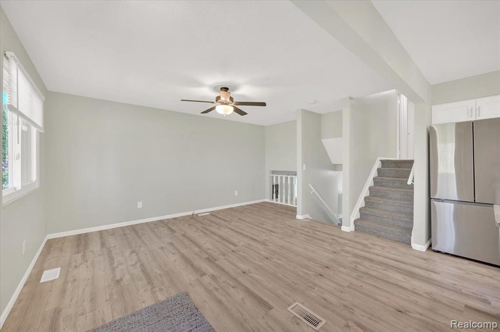 4965 CRESTVIEW Drive, Clarkston, MI 48348 — Photo 9