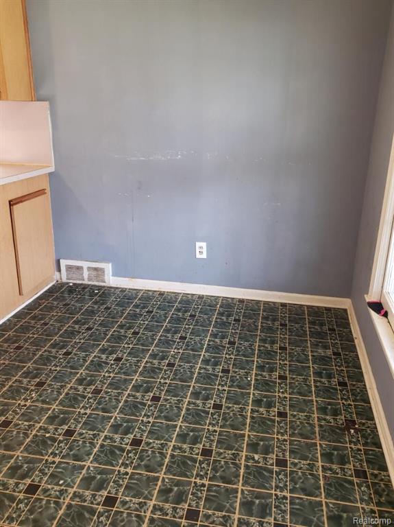 8880 MINOCK Street, Detroit, MI 48228 — Photo 7