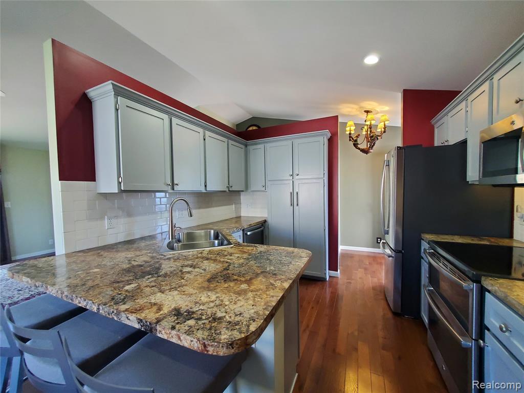 7281 Hawthorne Circle, Goodrich Vlg, MI — Photo 9