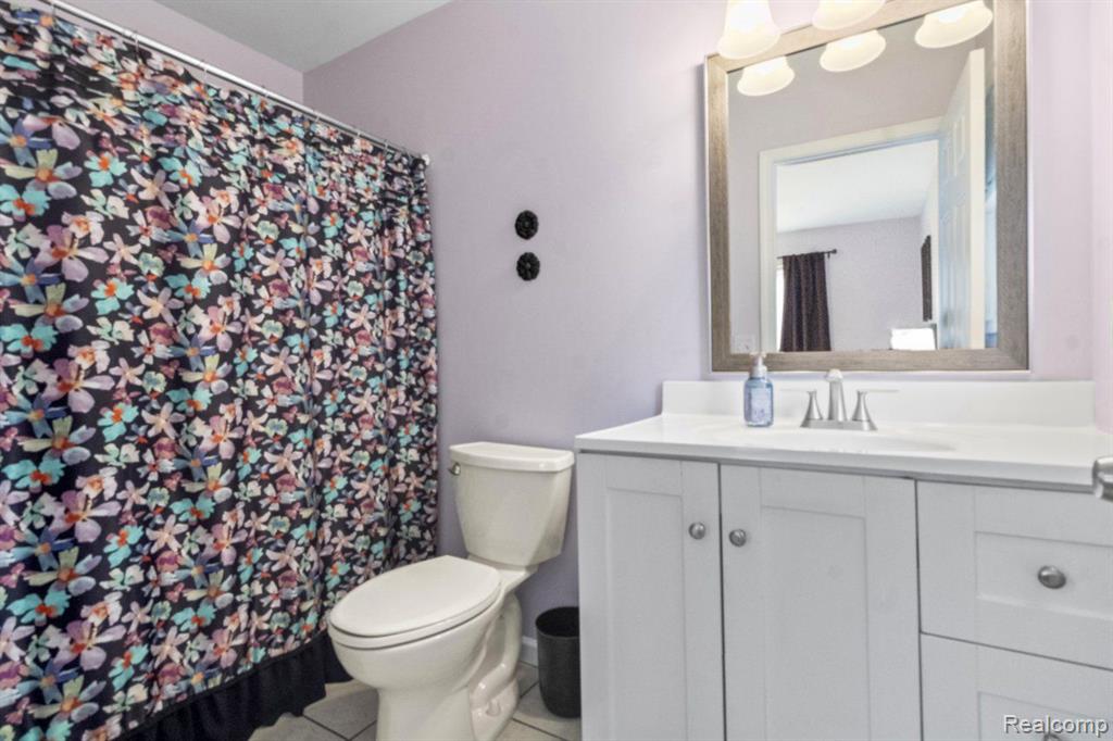 736 PINE TREE Road, Lake Orion, MI 48362 — Photo 15